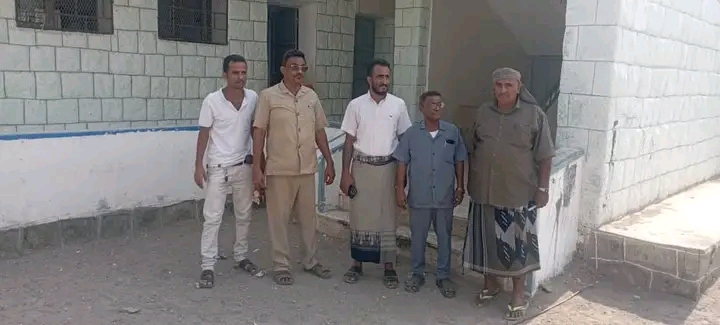 مدير تربية الحديدة يسلّم مواقع مشاريع ثلاث مدارس بالخوخة لبدء التنفيذ
