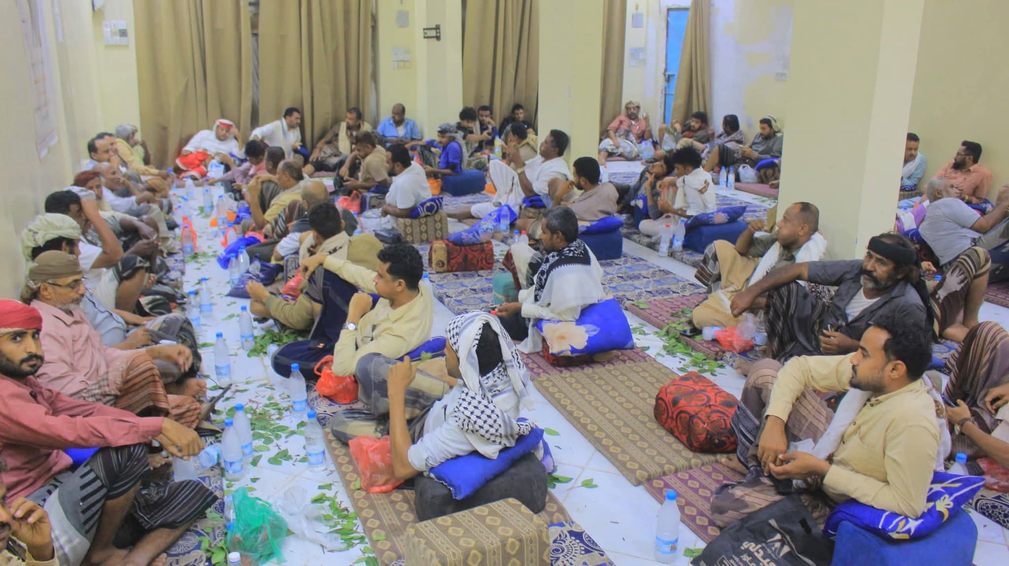 قبائل الزرانيق تقيم مجلس عزاء للشهيد الأهدل وتؤكد استكمال تحرير الحديدة 