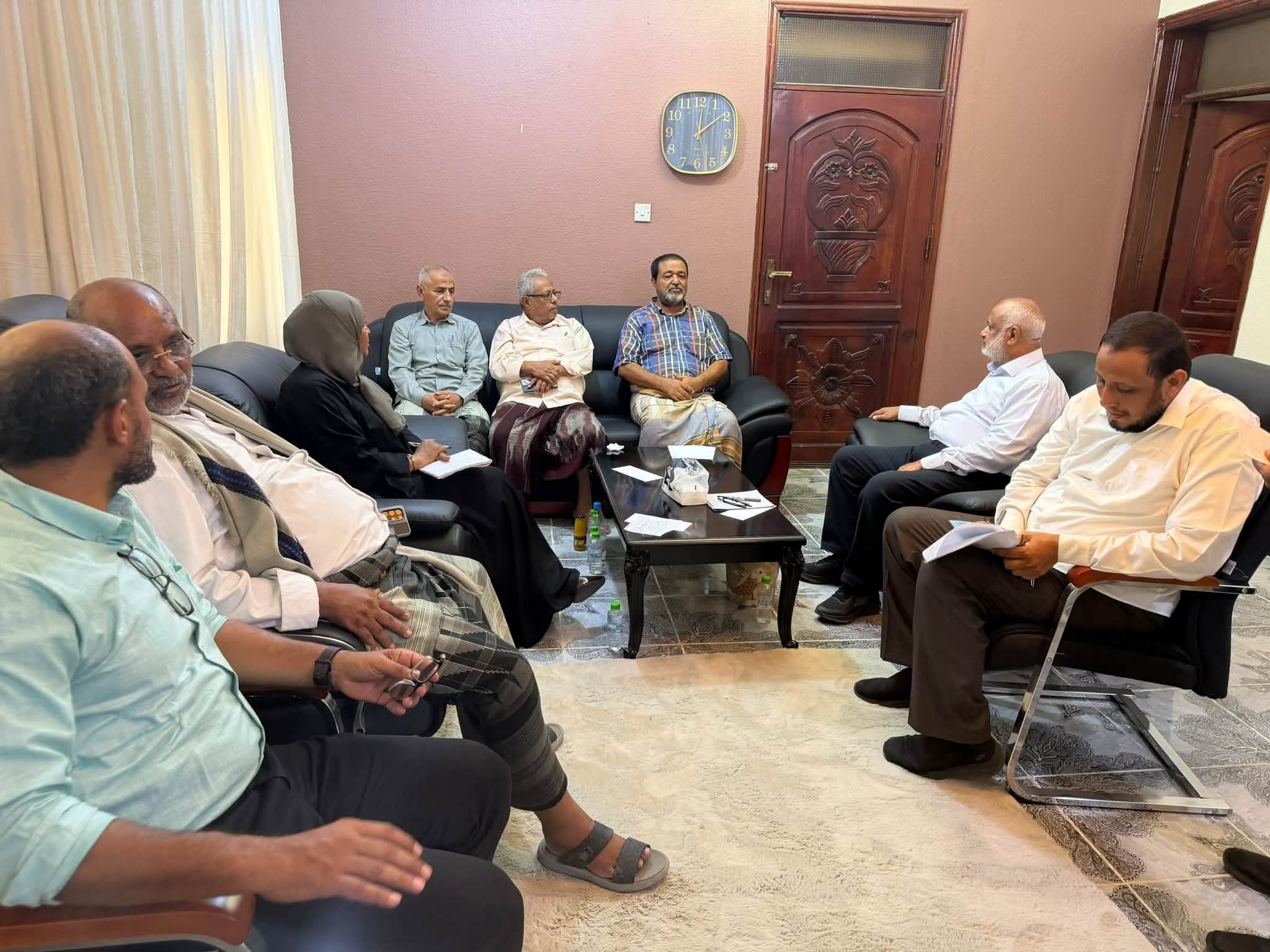 محافظ الحديدة يبحث أوضاع النازحين ابناء المحافظة في عدن مع رئيسة الفريق المختص برئاسة الجمهورية