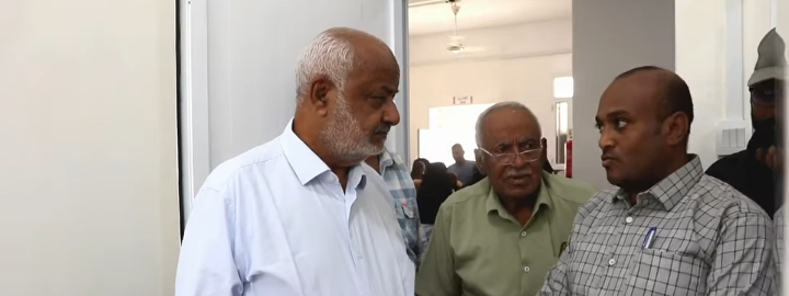 محافظ الحديدة يطّلع على مستوى الخدمات الطبية في مستشفى الأمومة والطفولة بالخوخة