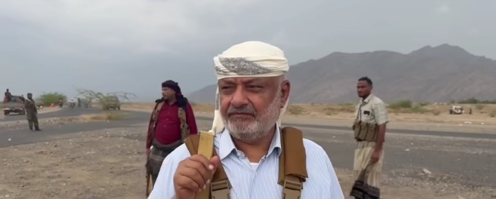 محافظ الحديدة لـ«الشرق الأوسط»: قواتنا تتقدم و إيران هي من تدفع الحوثيين نحو باب المندب