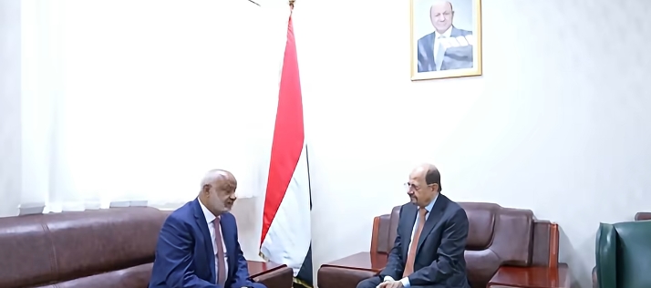 رئيس الوزراء يستقبل محافظ الحديدة ويؤكد ان استعادة كامل سلطة الدولة هدف وطني ثابت